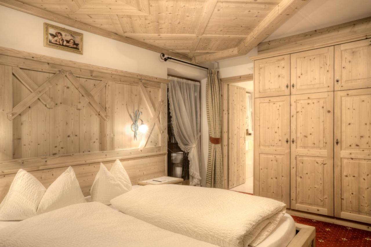 Hotel Ciasa Ai Pini San Cassiano  Eksteriør billede