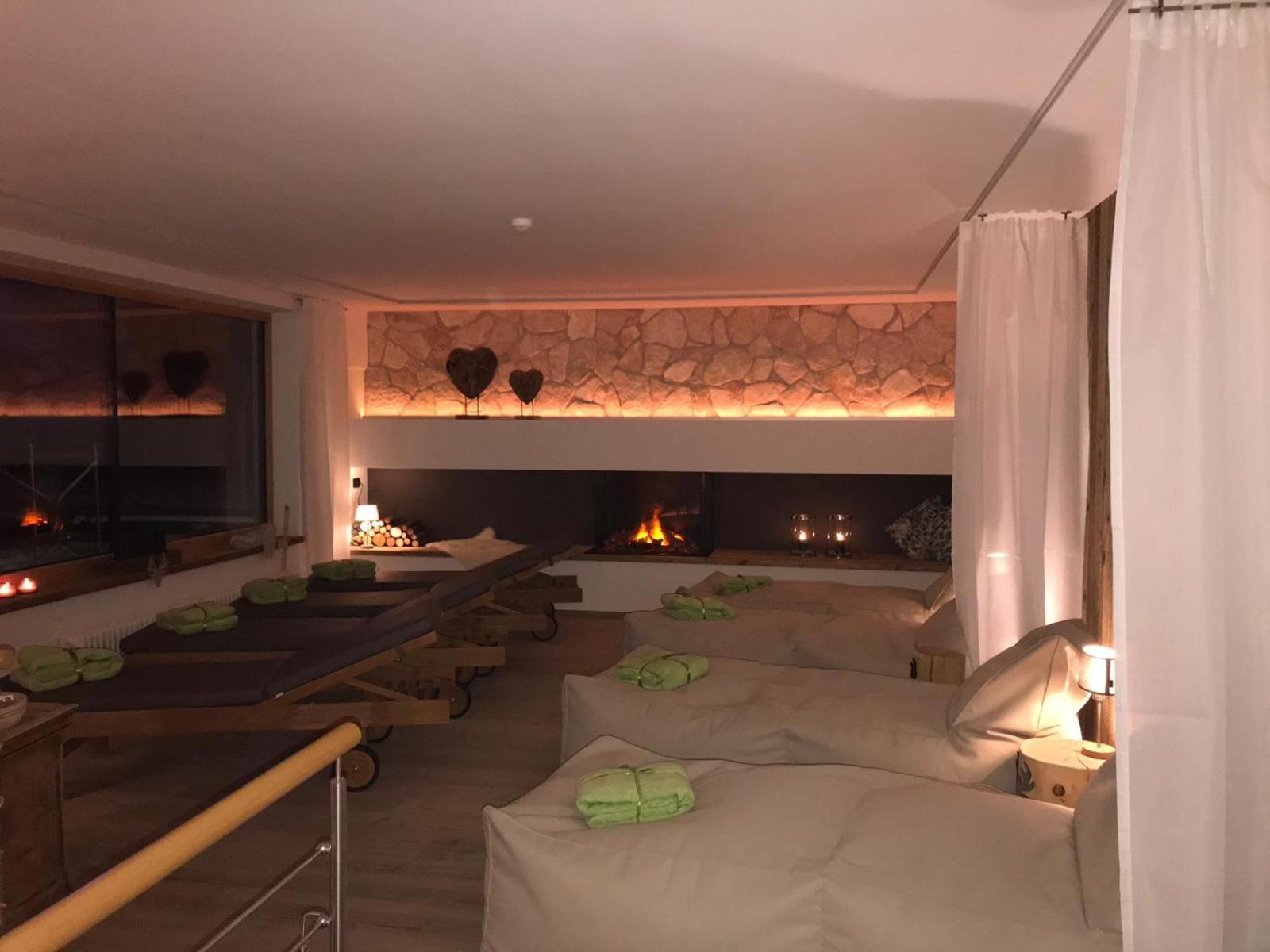 Hotel Ciasa Ai Pini San Cassiano  Eksteriør billede