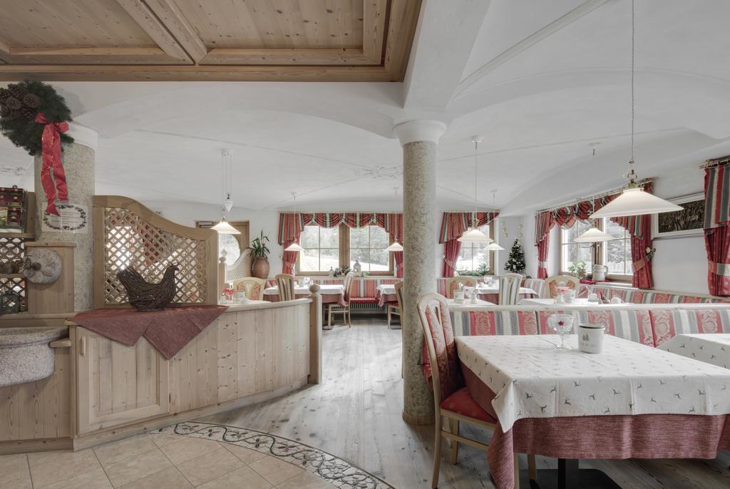 Hotel Ciasa Ai Pini San Cassiano  Eksteriør billede