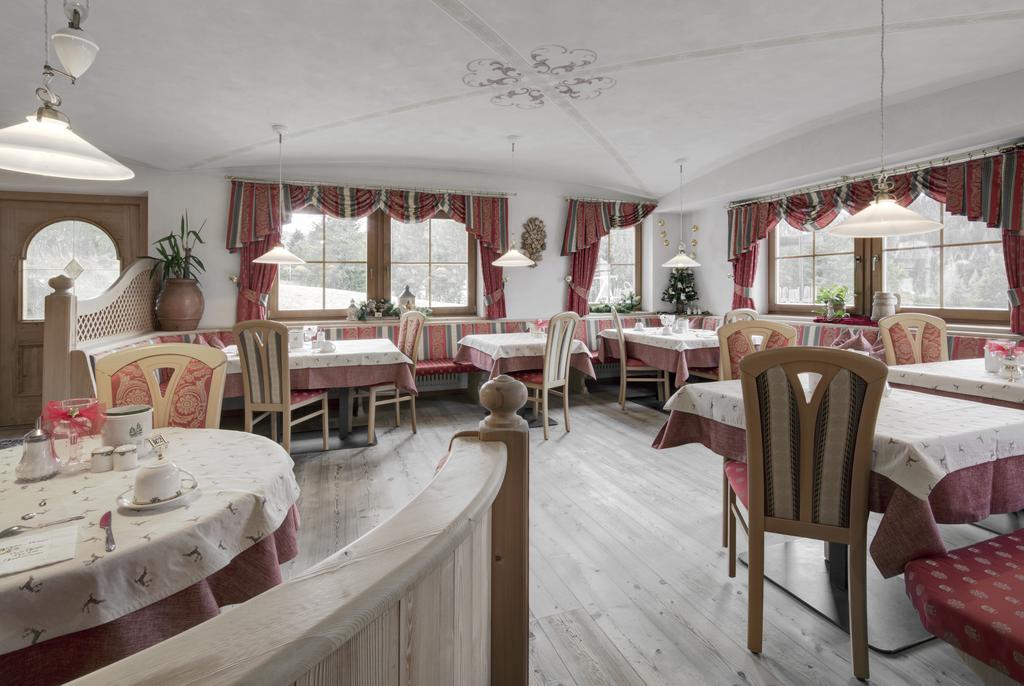 Hotel Ciasa Ai Pini San Cassiano  Eksteriør billede