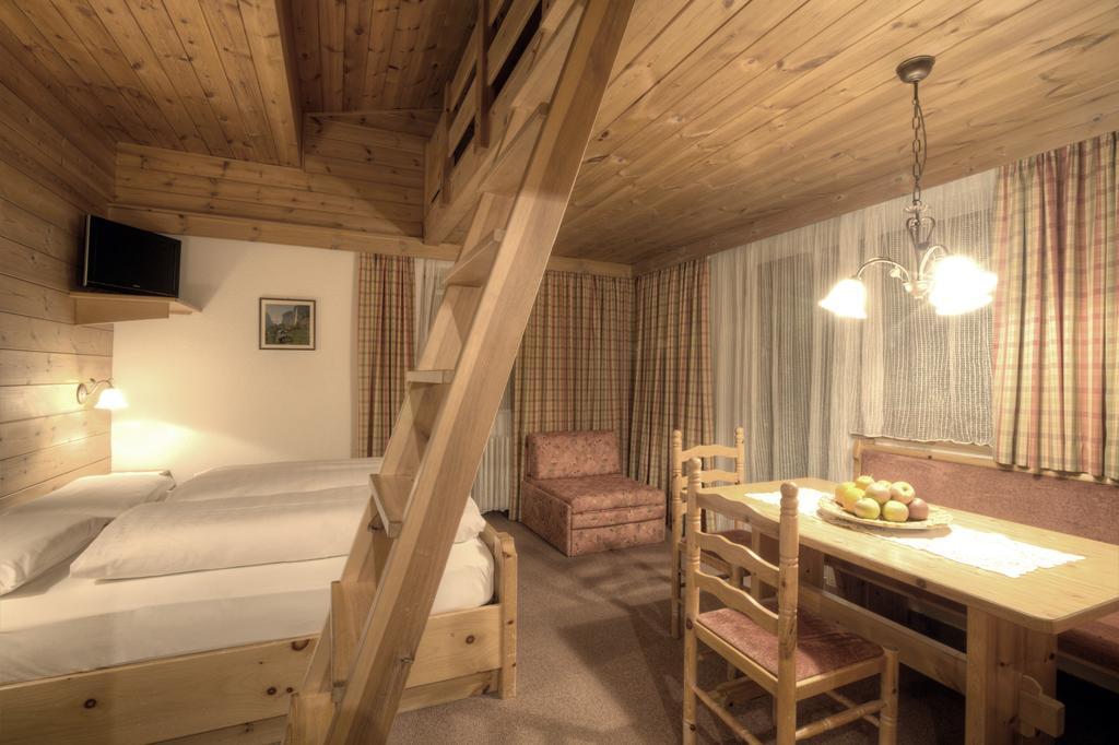 Hotel Ciasa Ai Pini San Cassiano  Værelse billede