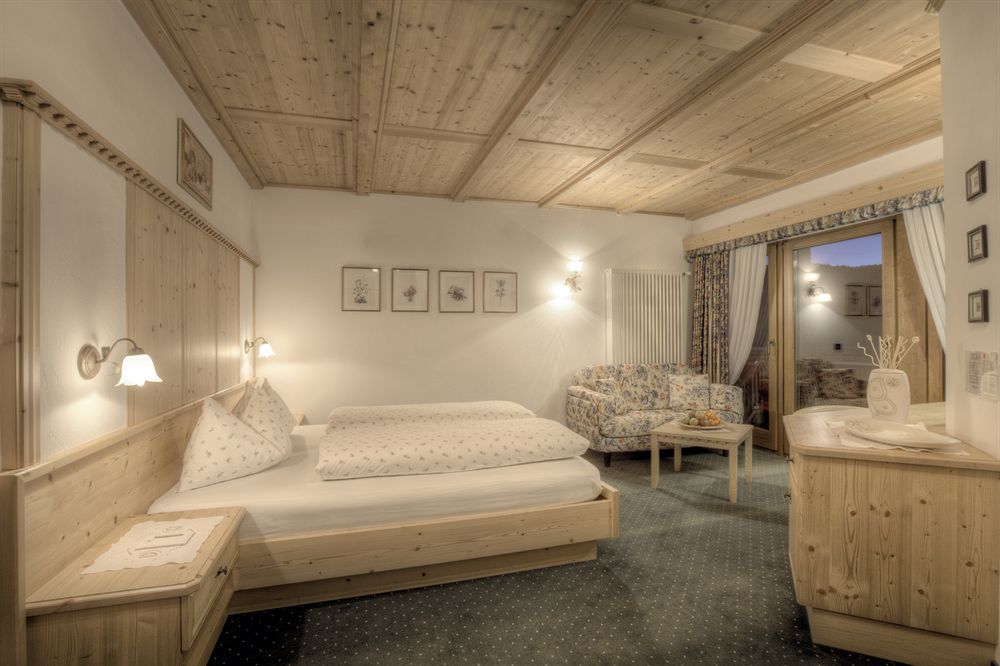 Hotel Ciasa Ai Pini San Cassiano  Eksteriør billede