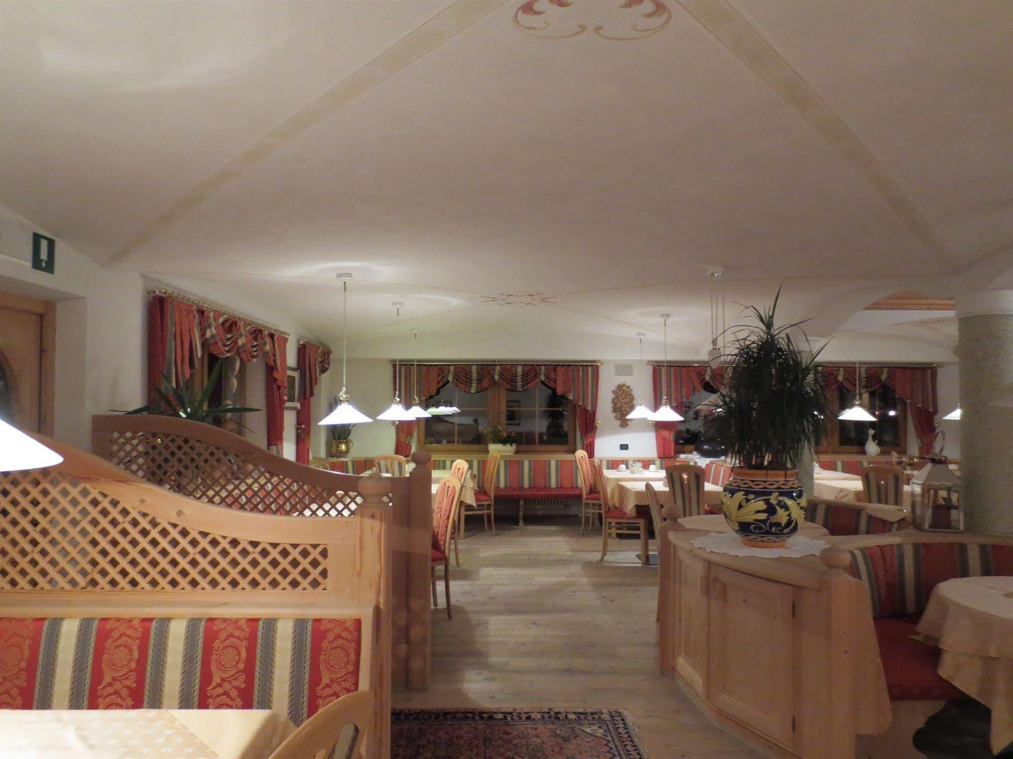 Hotel Ciasa Ai Pini San Cassiano  Eksteriør billede